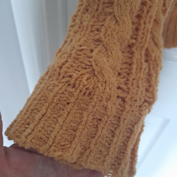 American Eagle Sweater - Picture 4 of 8